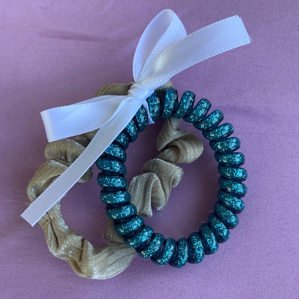 Beach vibes- glimmer and shimmery hair ties